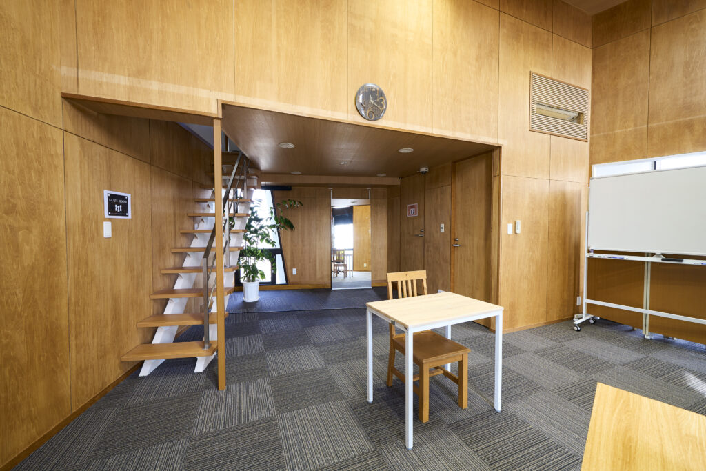 開放感のある吹き抜けスタジオ内観。新桜台駅、江古田駅近くで舞台稽古・ワークショップ・セリフ掛け合い・イベント・趣味の集まりにも最適