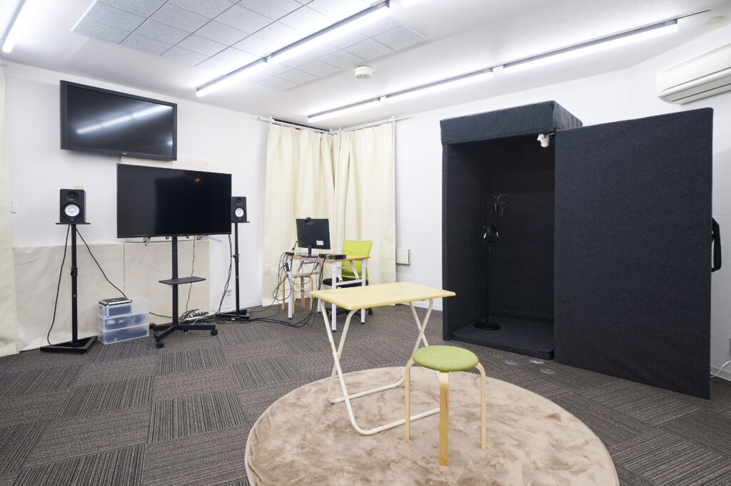 広々としたレンタルスタジオ内観。グループ練習・ワークショップ・セリフ掛け合い・イベント・趣味の集まりにも最適
